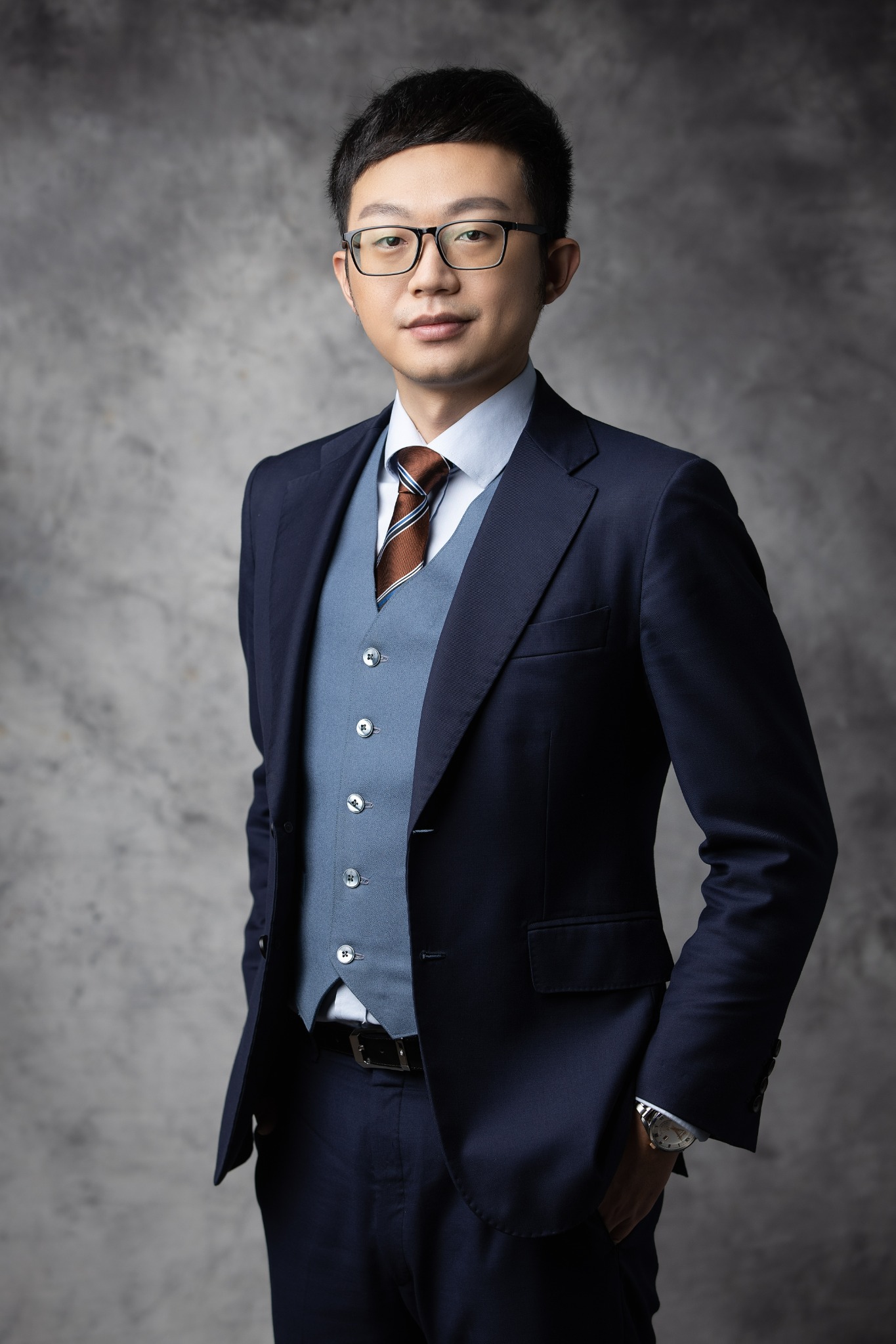 康賢綜律師形象照片